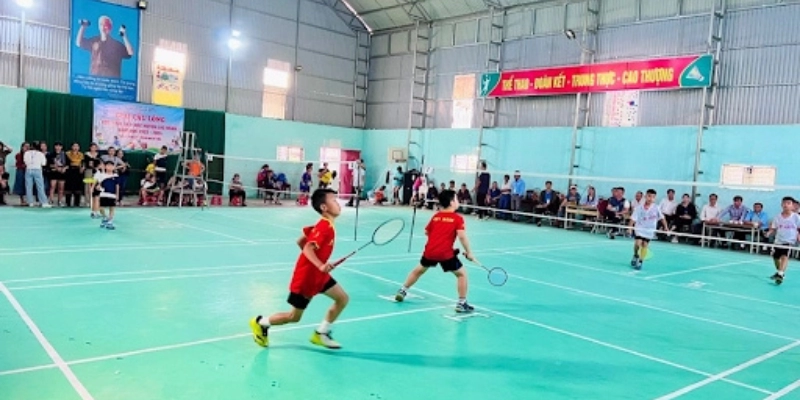 Sân Cầu Lông Trẻ Em